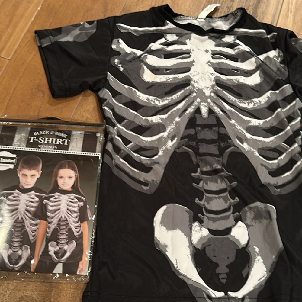 Skeleton Costume T-Shirt for Kids - Black and White size small for 7/8 year old